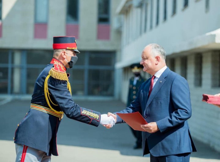 Militarii care au participat la parada de la Moscova, decoraţi de şeful statului (VIDEO)