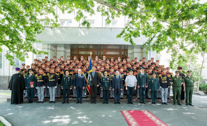 Militarii care au participat la parada de la Moscova, decoraţi de şeful statului (VIDEO)