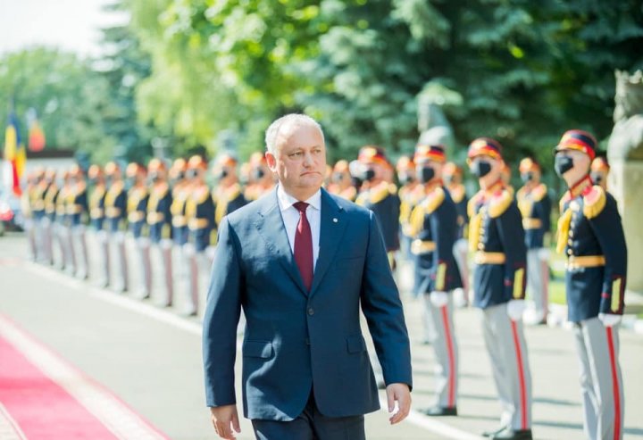 Militarii care au participat la parada de la Moscova, decoraţi de şeful statului (VIDEO)