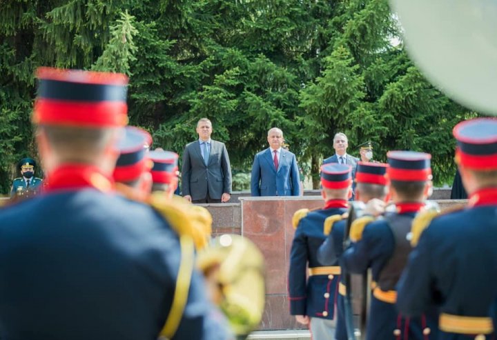 Militarii care au participat la parada de la Moscova, decoraţi de şeful statului (VIDEO)