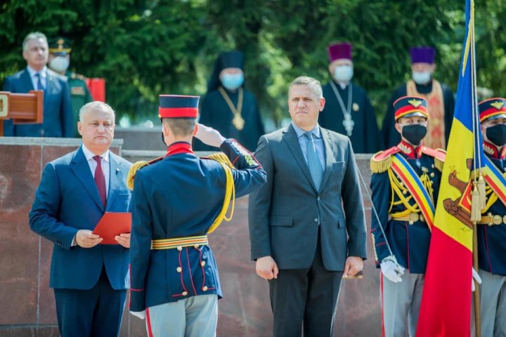 Militarii care au participat la parada de la Moscova, decoraţi de şeful statului (VIDEO)