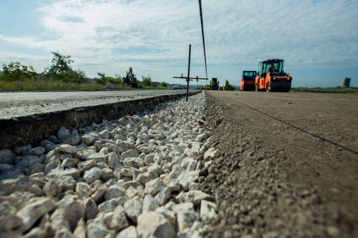 Lucrările de construcţie a şoselei de centură a Capitalei, inspectate de şeful statului