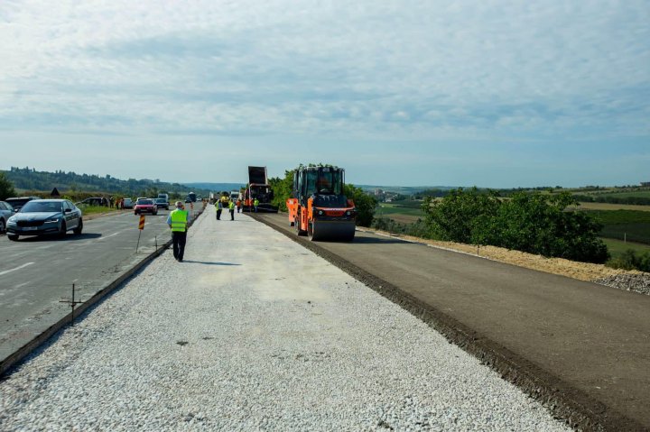 Lucrările de construcţie a şoselei de centură a Capitalei, inspectate de şeful statului