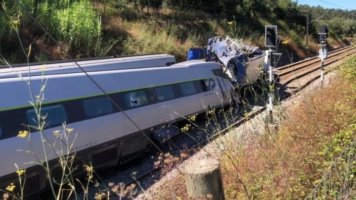 Cel puţin doi morţi şi 37 de răniţi într-un accident feroviar în Portugalia