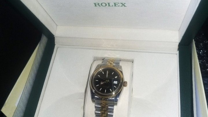 Ceasuri Rolex şi brăţări Cartier nedeclarate, găsite de vameşi în cabina unui autocamion (FOTO)