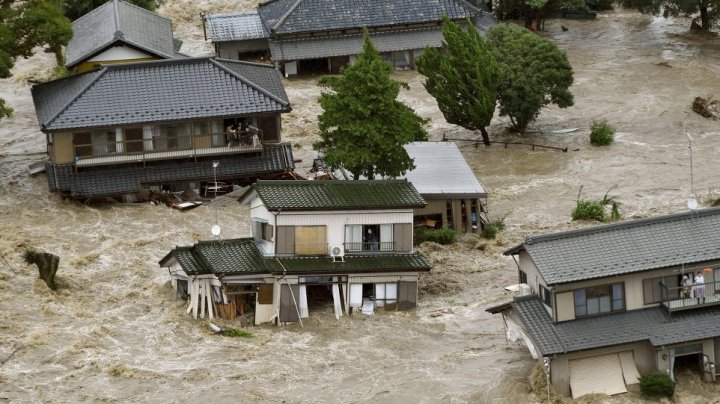 Inundaţii în Japonia. Cel puţin 55 de morţi şi precipitaţii record