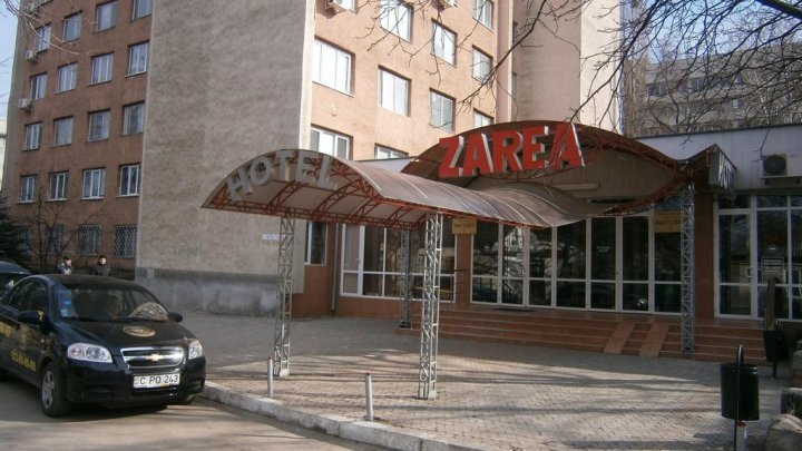 Statul scoate la mezat hotelul "Zarea" şi acţiunile la "Metalferos"