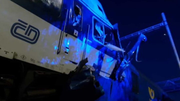 Zeci de răniţi într-un grav accident feroviar în Cehia. Conductorul trenului de pasageri a murit 