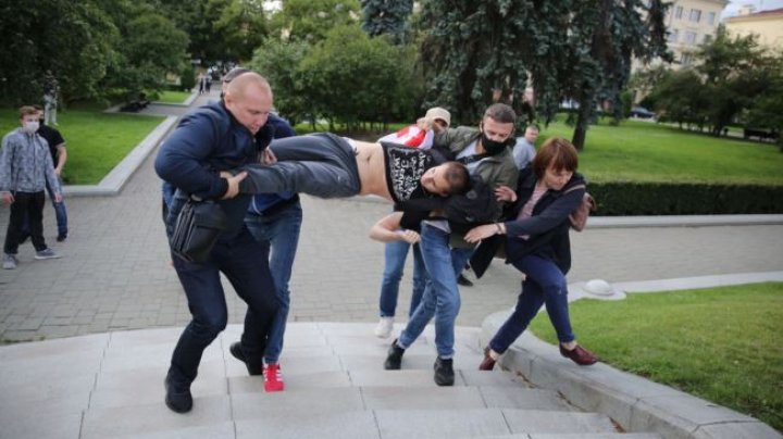 Proteste violente în Belarus, după refuzul CEC de a înregistra doi candidaţi de opoziţie (VIDEO)