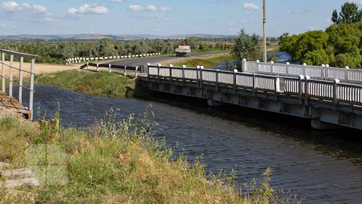 Digurile de protecţie ridicate în raioanele Cantemir şi Cahul i-au scăpat pe oameni de inundaţii. Situaţia din localităţi (FOTOREPORT)