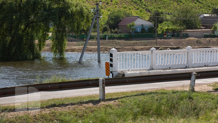 Digurile de protecţie ridicate în raioanele Cantemir şi Cahul i-au scăpat pe oameni de inundaţii. Situaţia din localităţi (FOTOREPORT)