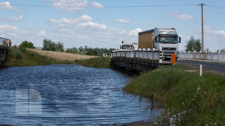 Digurile de protecţie ridicate în raioanele Cantemir şi Cahul i-au scăpat pe oameni de inundaţii. Situaţia din localităţi (FOTOREPORT)