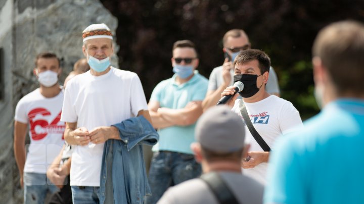 (FOTO) Angajații din industria divertismentului se plâng că pandemia i-a lăsat fără bani. Reacţia Guvernului după ce aceştia au ieşit la PROTEST