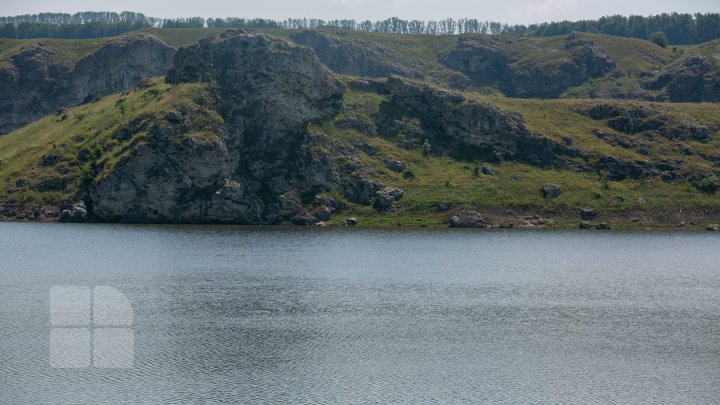 "Marea din Moldova", luată cu asalt de moldoveni. Peisaje din nordul ţării, care te duc cu gândul într-o altă lume (FOTOREPORT) 