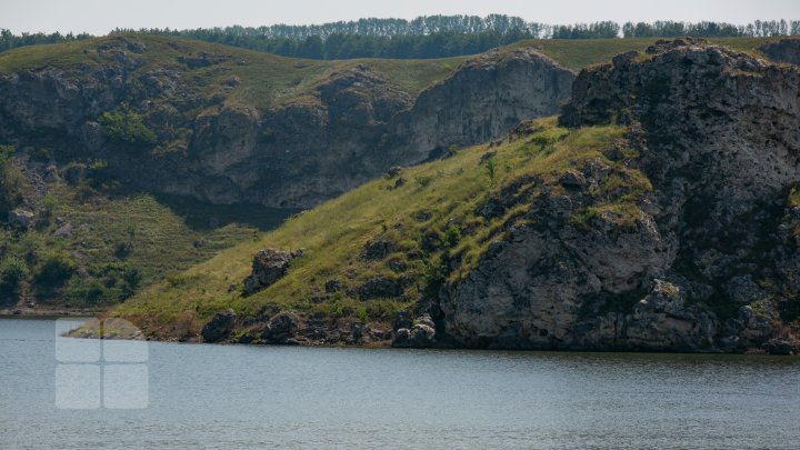 "Marea din Moldova", luată cu asalt de moldoveni. Peisaje din nordul ţării, care te duc cu gândul într-o altă lume (FOTOREPORT) 