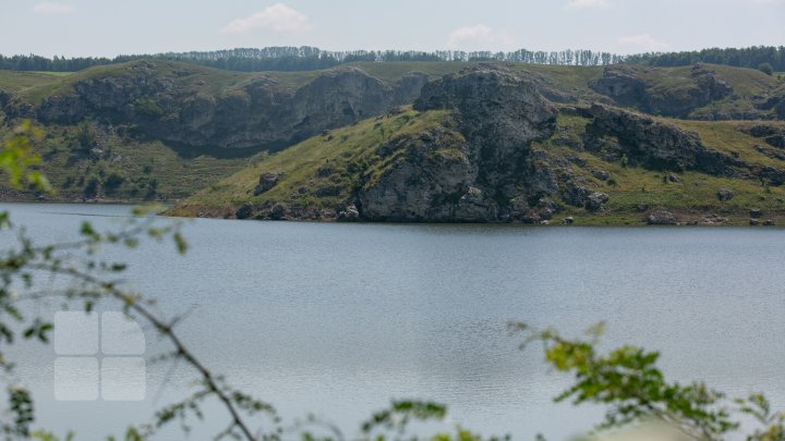 "Marea din Moldova", luată cu asalt de moldoveni. Peisaje din nordul ţării, care te duc cu gândul într-o altă lume (FOTOREPORT) 