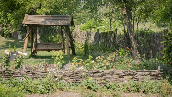 "Marea din Moldova", luată cu asalt de moldoveni. Peisaje din nordul ţării, care te duc cu gândul într-o altă lume (FOTOREPORT) 