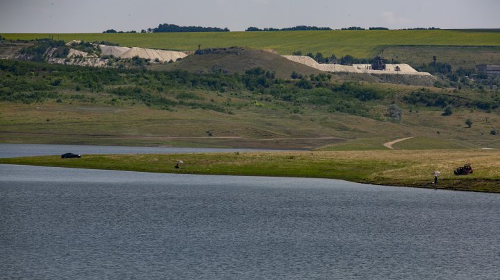 "Marea din Moldova", luată cu asalt de moldoveni. Peisaje din nordul ţării, care te duc cu gândul într-o altă lume (FOTOREPORT) 