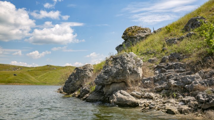 "Marea din Moldova", luată cu asalt de moldoveni. Peisaje din nordul ţării, care te duc cu gândul într-o altă lume (FOTOREPORT) 