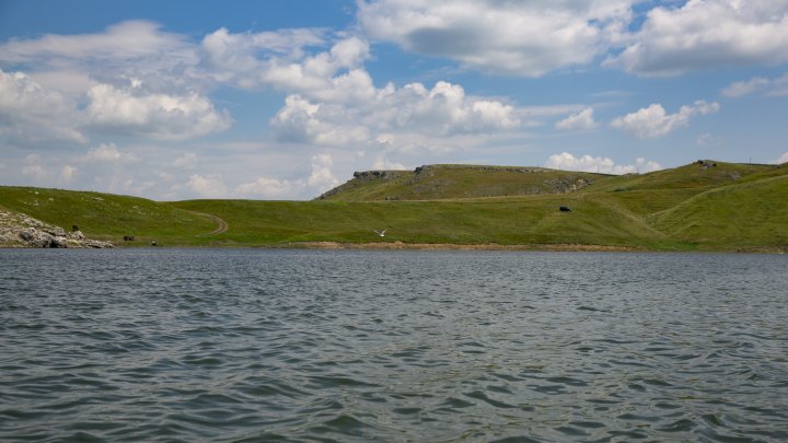 "Marea din Moldova", luată cu asalt de moldoveni. Peisaje din nordul ţării, care te duc cu gândul într-o altă lume (FOTOREPORT) 