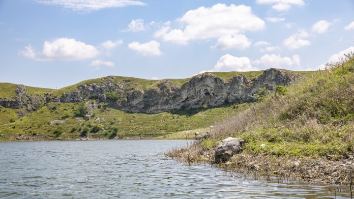 "Marea din Moldova", luată cu asalt de moldoveni. Peisaje din nordul ţării, care te duc cu gândul într-o altă lume (FOTOREPORT) 