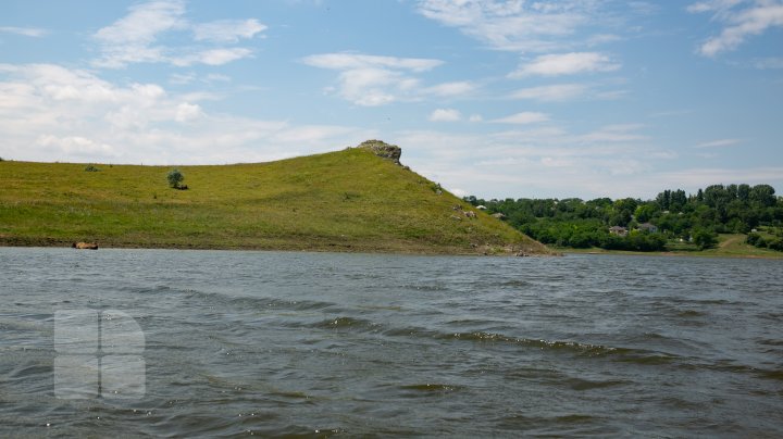 "Marea din Moldova", luată cu asalt de moldoveni. Peisaje din nordul ţării, care te duc cu gândul într-o altă lume (FOTOREPORT) 