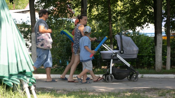 Cât ne costă o zi de odihnă pe plaja de la Vadul lui Vodă (FOTOREPORT)