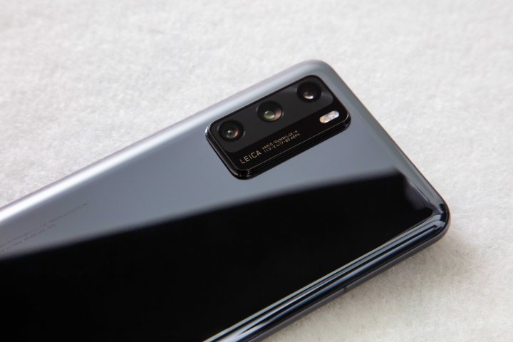 (P) Vrei fotografii reușite cu telefonul? Cu noul Huawei P40 Pro, lansat în Moldova, le vei avea garantat! Află de câte camere foto dispune și prin ce alte specificații de top se mai remarcă