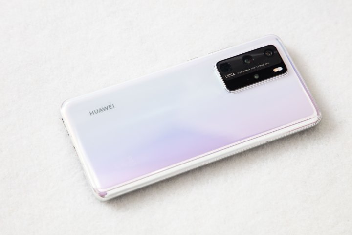 (P) Vrei fotografii reușite cu telefonul? Cu noul Huawei P40 Pro, lansat în Moldova, le vei avea garantat! Află de câte camere foto dispune și prin ce alte specificații de top se mai remarcă