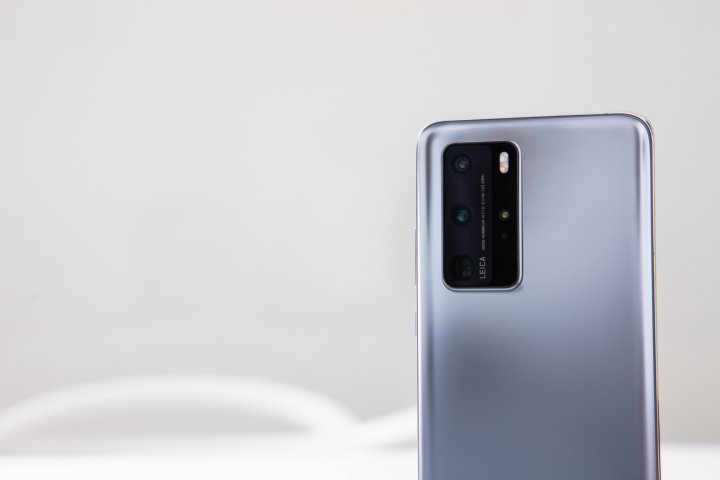 (P) Vrei fotografii reușite cu telefonul? Cu noul Huawei P40 Pro, lansat în Moldova, le vei avea garantat! Află de câte camere foto dispune și prin ce alte specificații de top se mai remarcă