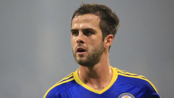 Fotbalistul bosniac Miralem Pjanic şi-a sărbătorit transferul la FC Barcelona. Sportivul a organizat o petrecere cu prietenii și familia