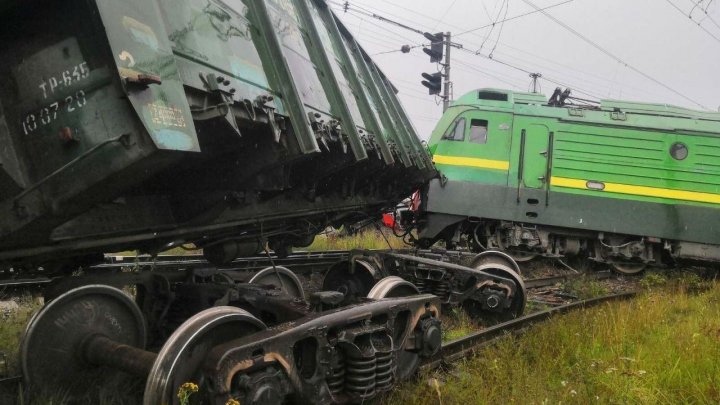 Grav accident feroviar la Sankt Petersburg. Сalea ferată a fost scoasă din pământ ca o panglică (VIDEO)