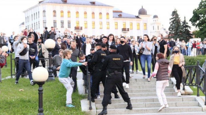 Proteste violente în Belarus, după refuzul CEC de a înregistra doi candidaţi de opoziţie (VIDEO)