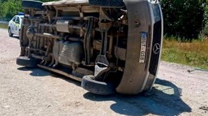 Accident grav lângă Sângerei. Un bărbat de 39 de ani a fost transportat la spital (FOTO)