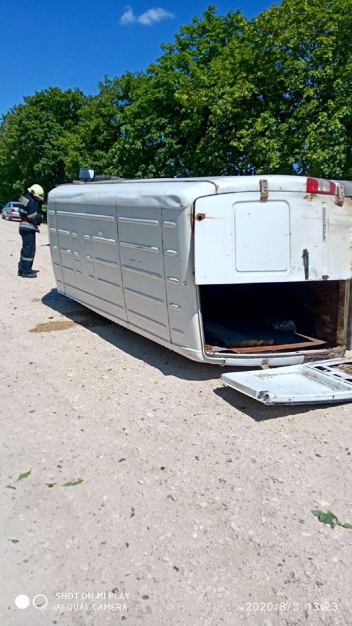 Accident grav lângă Sângerei. Un bărbat de 39 de ani a fost transportat la spital (FOTO)