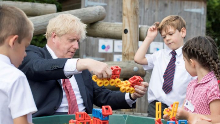 Johnson le cere părinților din Marea Britanie să-și lase deoparte temerile și să-și trimită copiii înapoi la școală luna viitoare