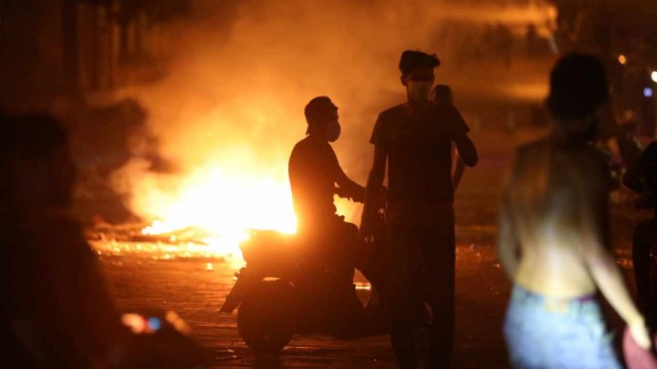 Gaze lacrimogene împotriva manifestanţilor antiguvernamentali la Beirut