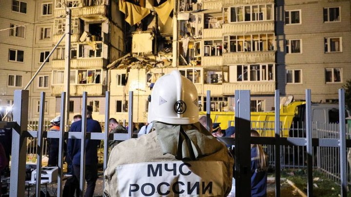 Trei persoane, inclusiv un copil, au murit în urma unei explozii într-un bloc de locuit din Rusia (VIDEO)