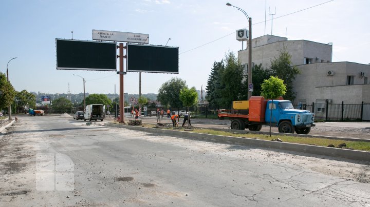 Finalizarea lucrărilor de reparaţie pe strada Albişoara ar putea întârzia. Explicația primarului Capitalei (FOTOREPORT)