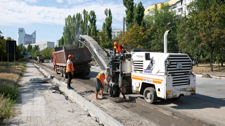 Finalizarea lucrărilor de reparaţie pe strada Albişoara ar putea întârzia. Explicația primarului Capitalei (FOTOREPORT)