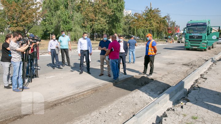 Finalizarea lucrărilor de reparaţie pe strada Albişoara ar putea întârzia. Explicația primarului Capitalei (FOTOREPORT)