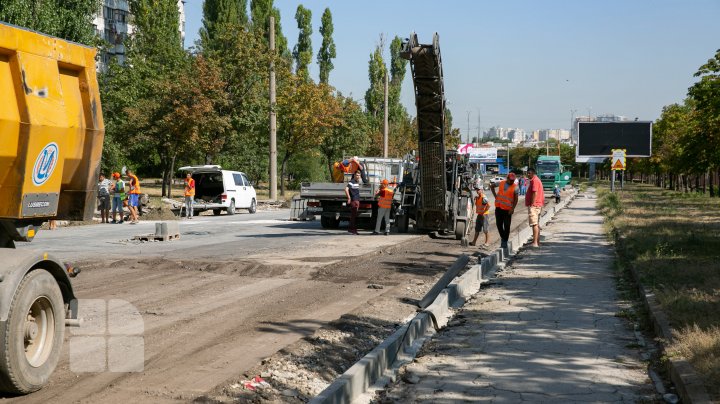 Finalizarea lucrărilor de reparaţie pe strada Albişoara ar putea întârzia. Explicația primarului Capitalei (FOTOREPORT)