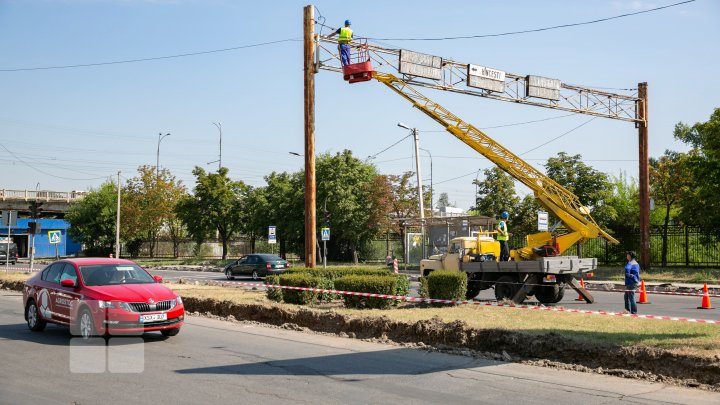 Finalizarea lucrărilor de reparaţie pe strada Albişoara ar putea întârzia. Explicația primarului Capitalei (FOTOREPORT)