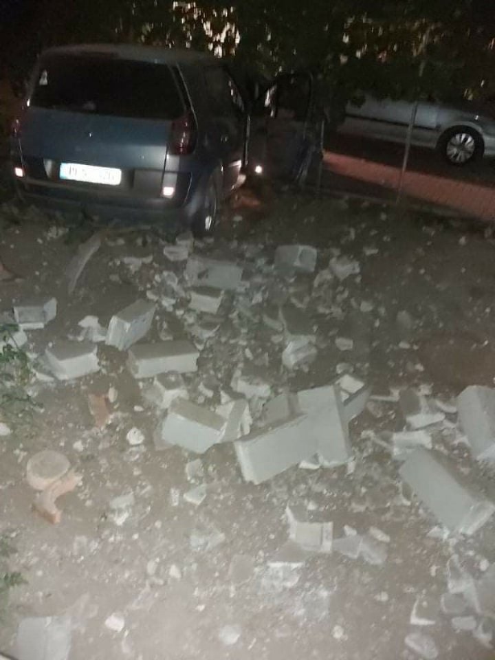 ACCIDENT GRAV în raionul Cahul. Un șofer a ajuns cu mașina în curtea unui gospodar (FOTO)