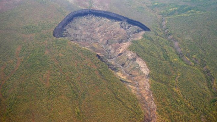 Craterul "Poarta Iadului" din Siberia se măreşte într-un ritm alarmant din cauza temperaturilor record