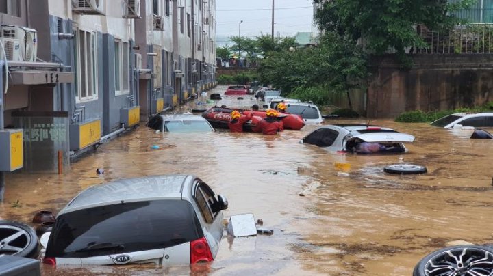 43 de zile consecutive de ploaie în Coreea de Sud. 15 oameni au murit