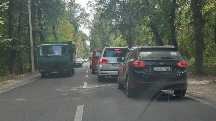 Trafic infernal pe strada Muncești din Capitală în urma unui accident rutier