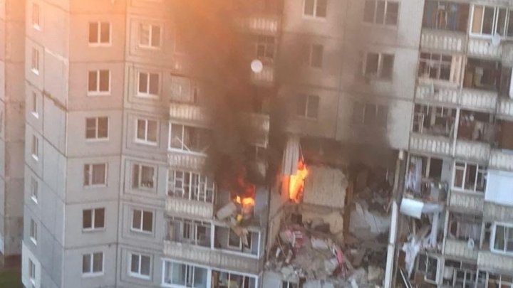 Trei persoane, inclusiv un copil, au murit în urma unei explozii într-un bloc de locuit din Rusia (VIDEO)