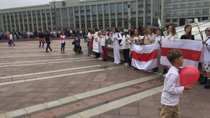 Minsk se pregătește de noi proteste de amploare. Oamenii care se adună în centrul orașului sunt rugați să plece (VIDEO)