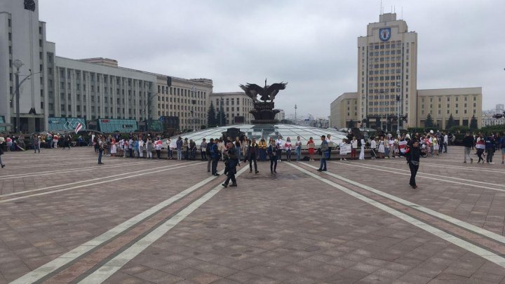 Minsk se pregătește de noi proteste de amploare. Oamenii care se adună în centrul orașului sunt rugați să plece (VIDEO)